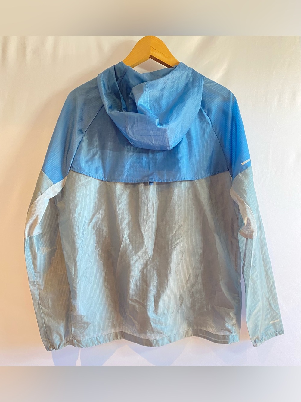 Nike Impossibly Light Windrunner Blue and Gray Jacket, size M - Picture 2 of 7